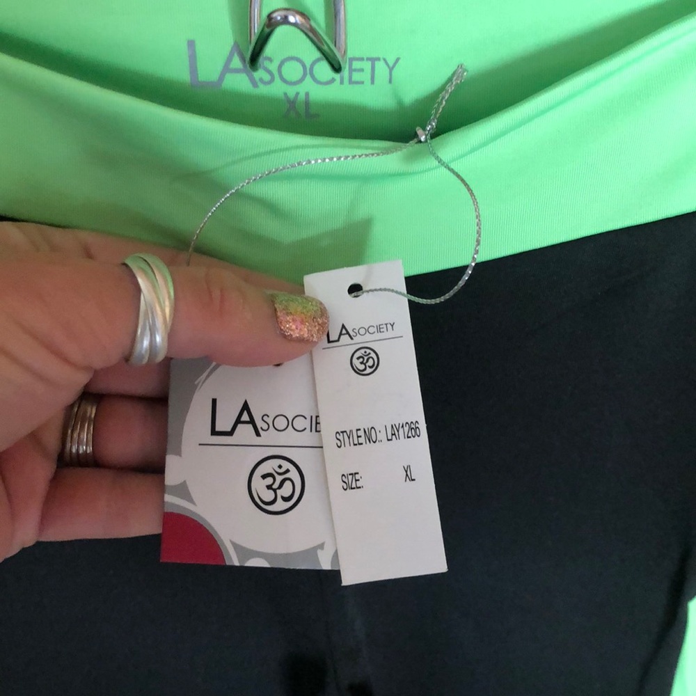 Workout Capris - Picture 3 of 4